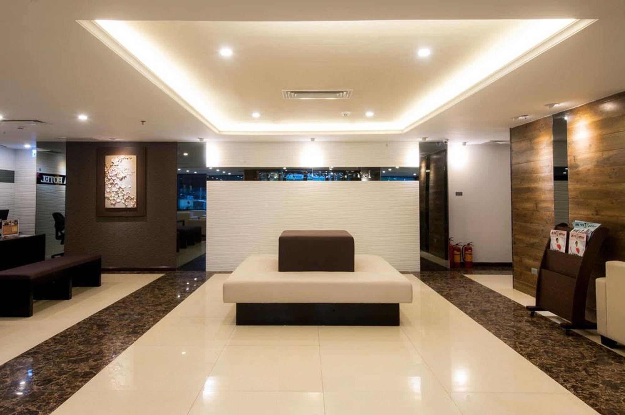 Sakura Hotel Hanoi Exteriör bild
